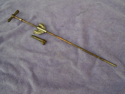 (1) VINTAGE SLINGERLAND RADIO KING SINGLE TENSION ART GOLD BASS DRUM ROD & CLAW