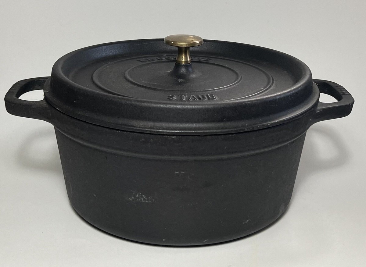 Staub Cast Iron Dutch Oven 4Qt Round La Cocotte Matte Black # 26