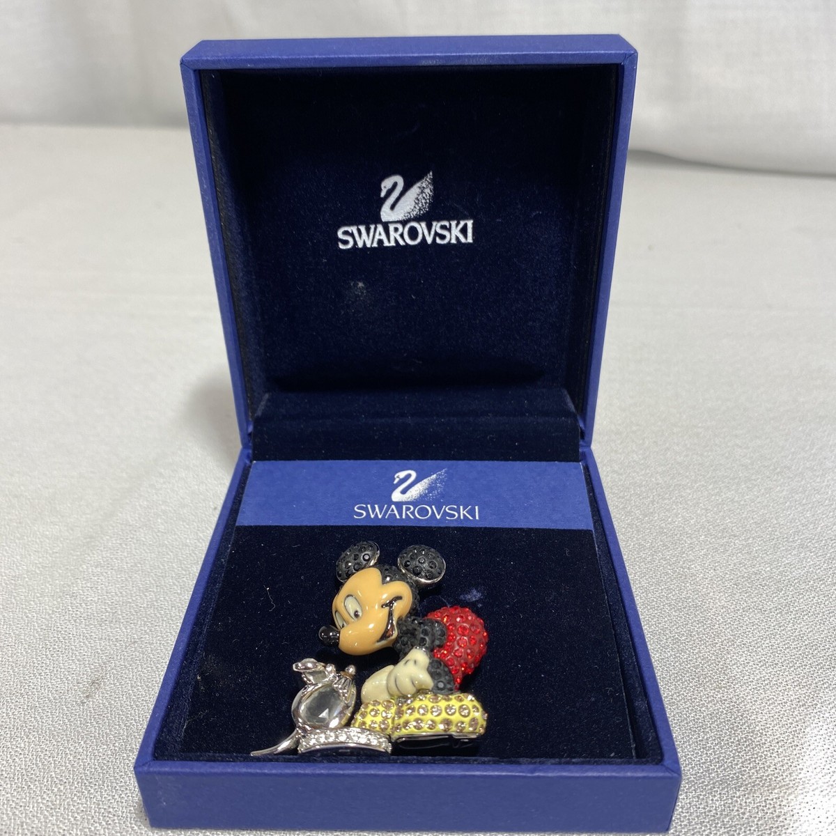 2005 SWAROVSKI - DISNEY MICKEY MOUSE #836671 RHD/CRY BROOCH COA