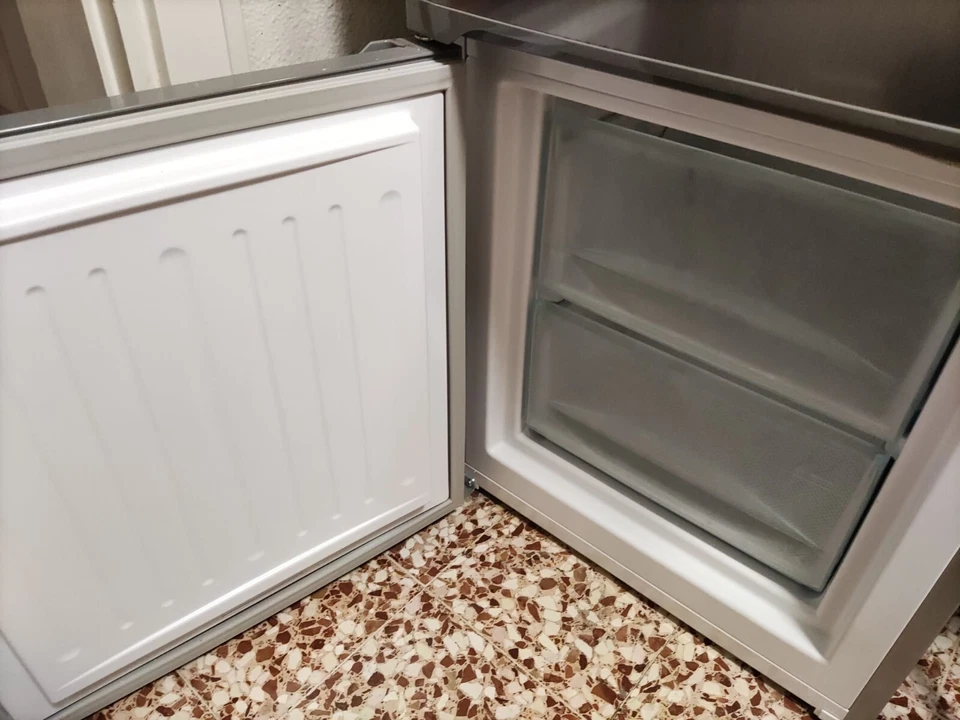 Frigorifero Liebherr col. argento Modello CUel 2331 - Service Nr. 9948623-01 - Immagine 4 di 4