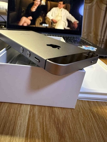99% New Apple iphone SE 1st generation 64gb Unocked 4G ( Battery 100% capacity ) - Afbeelding 3 van 6