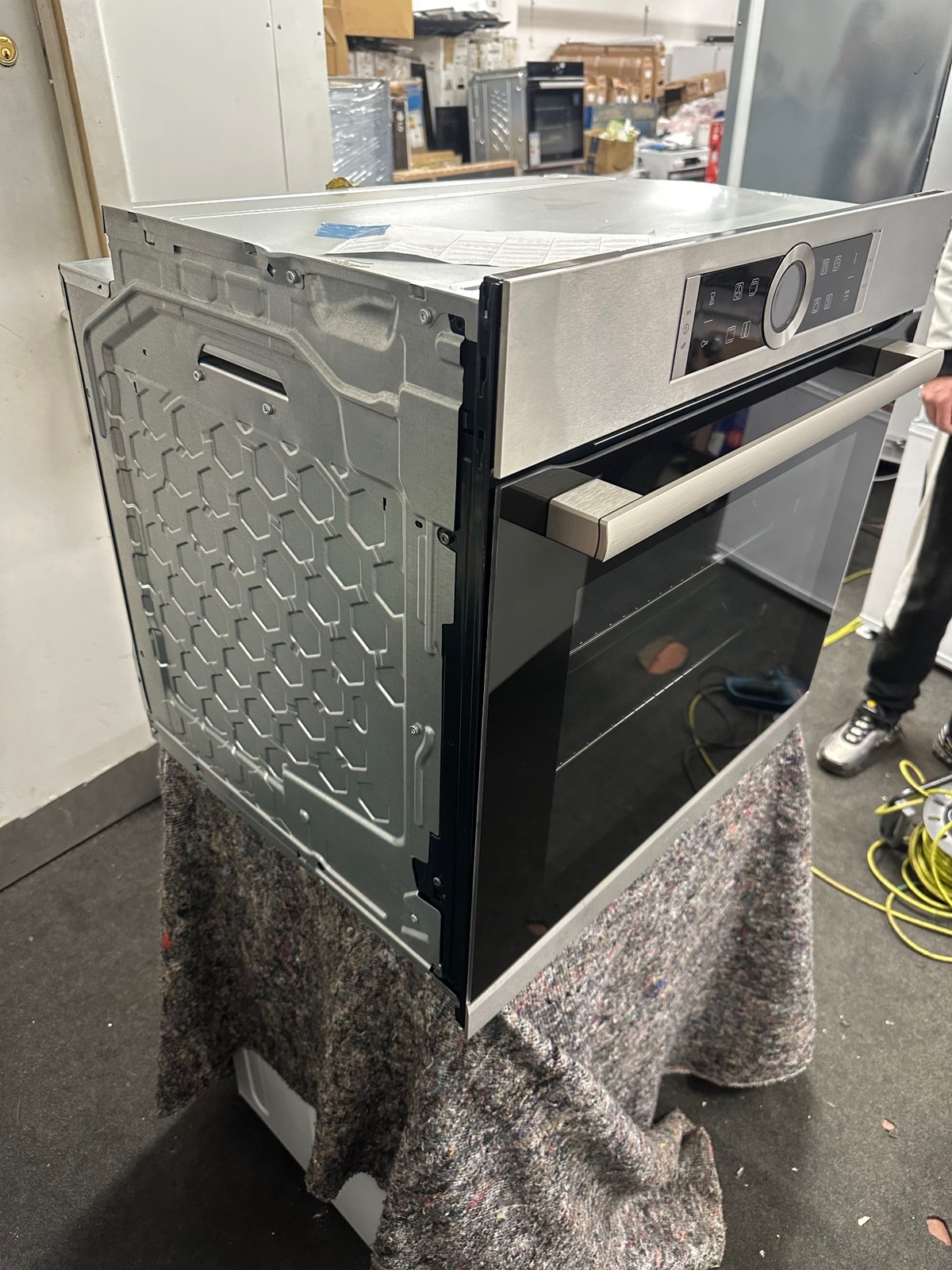 Bosch Series 8 HBG674BS1B Built In Pyrolytic Single Oven, Stainless