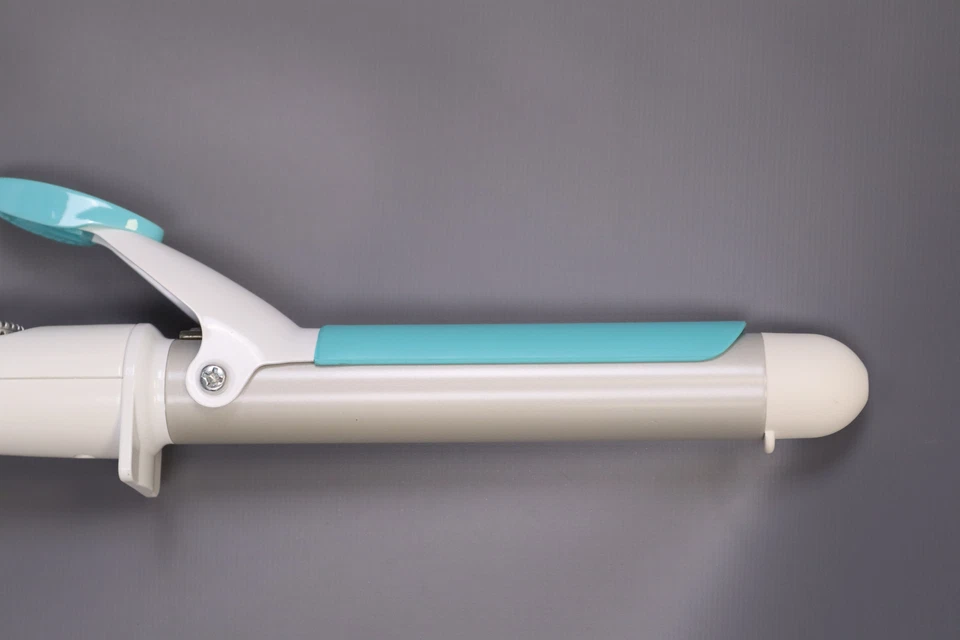 Conair OhSoKind 1 Silicon Clip Curling Iron Model CD950 - Image 2 of 4