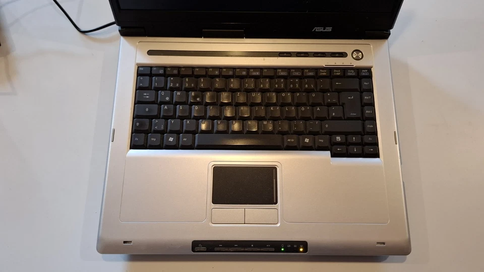 Asus Z9200 Laptop Notebook 15.6 - Bild 2 von 4