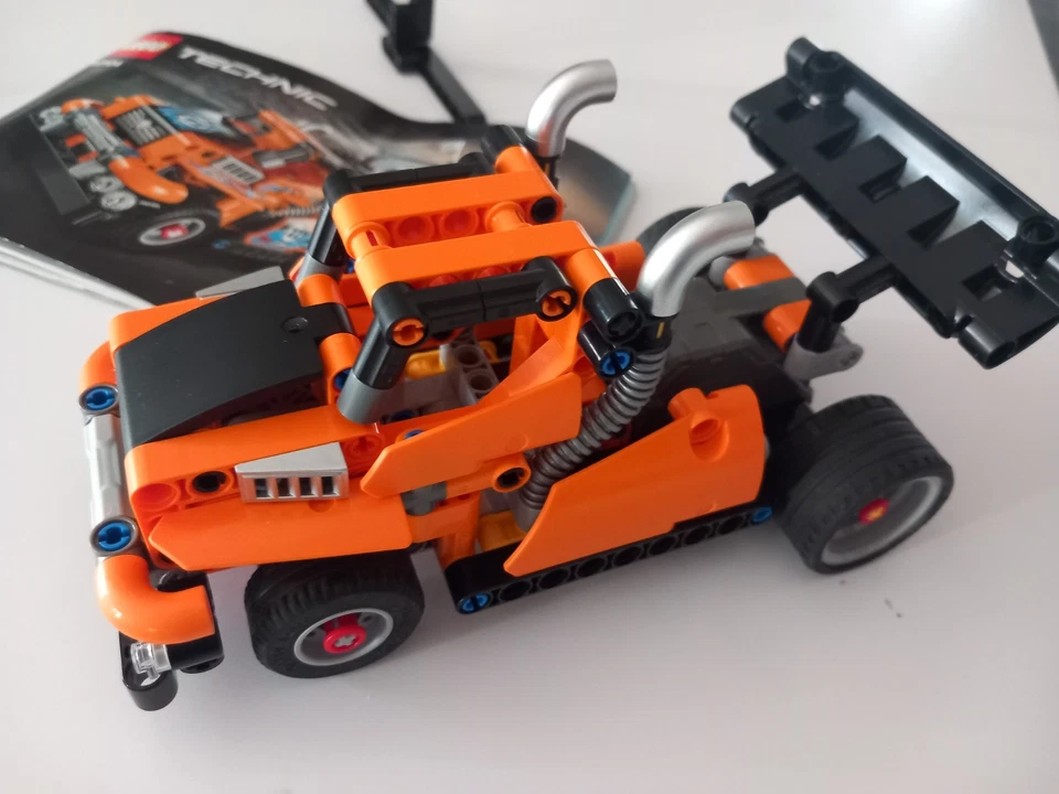 LEGO Technic 42104 Race Truck, photo 1 sur 4