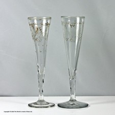 Coppia di occhiali ratafia georgiani incisi continentali taglio sfaccettato stelo