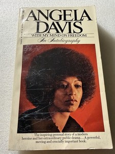 Angela Davis: An Autobiography - Paperback By Angela Y. Davis - GOOD - 1975