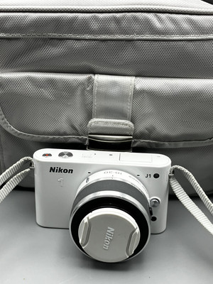 Nikon 1 J1 10.1MP Digital Camera Kit (Nikon 10-30mm Lens) White