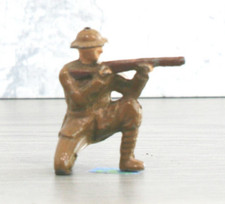 BRITAINS - VINTAGE LEAD FIGURE - BRITISH ARMY SOLDIER KHAKI - KNEELING   519