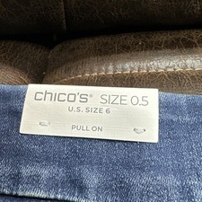 Chicos Jeans Sz 0.5 US SZ 6 Womens Blue Pants Stretch Pull On Jegging Capri NWT