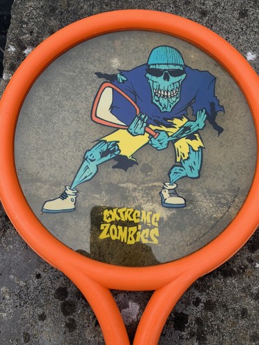 EXTREME ZOMBIES 1999 MEIKLEJOHN GRÁFICOS NARANJA PLAYA JARDÍN MURCIÉLAGO RAQUETA PATINADOR - Imagen 2 de 5