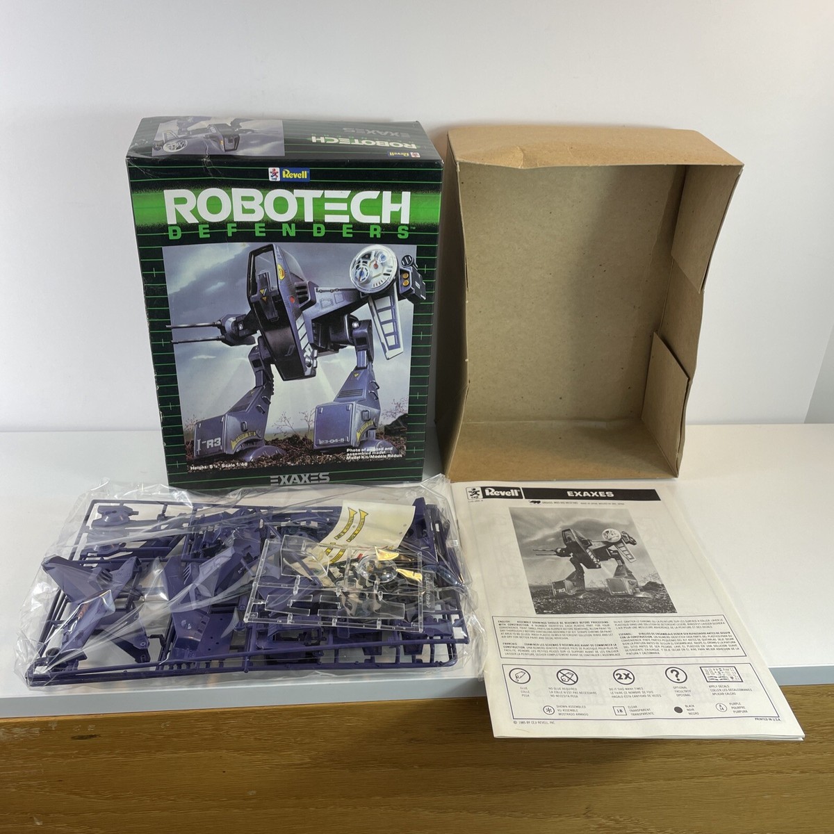 Revell Robotech Defenders Exaxes 1/48 1985 Model Kit R19254 open