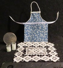 Apron White on Dusty Blue Kitchen 2 Glasses Milk Runner 1:12 Mini Creative 6989
