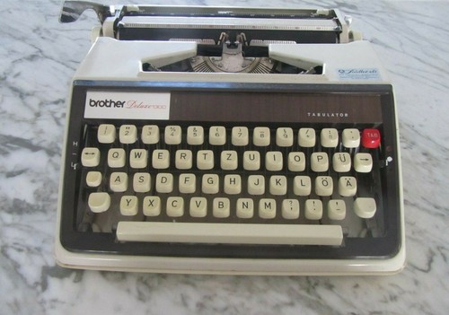 Vintage Brother Deluxe 1300 Tabulator Portable Typewriter W Case - Picture 12 of 12