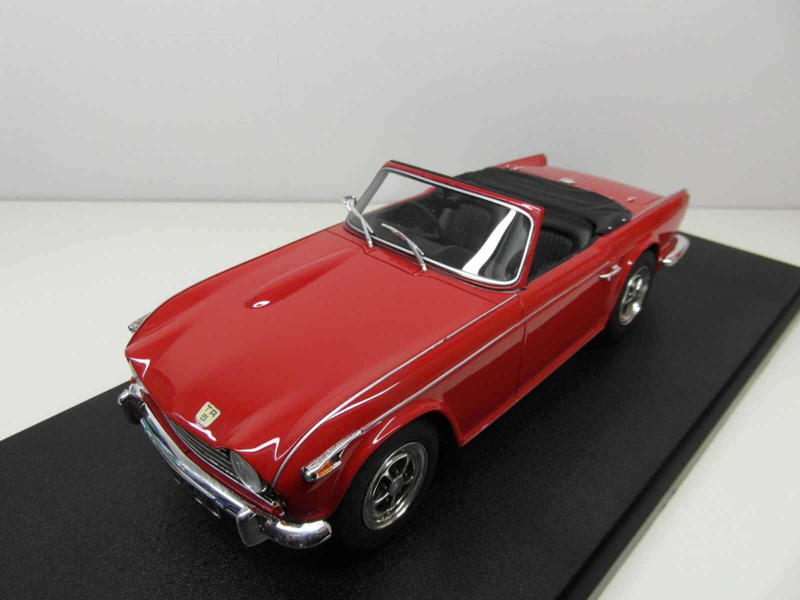 Triumph TR5 P.I. 1967-1968 Rood Cult Models 1 18 Triumph TR5 P.I. 1967-1968 Rood Cult Models 1 18