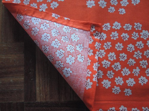 Marimekko Puketti Tischdeckenstoff rot 140x119cm Annika Rimala 现货樱花团桌巾 プケッティ - Bild 4 von 7