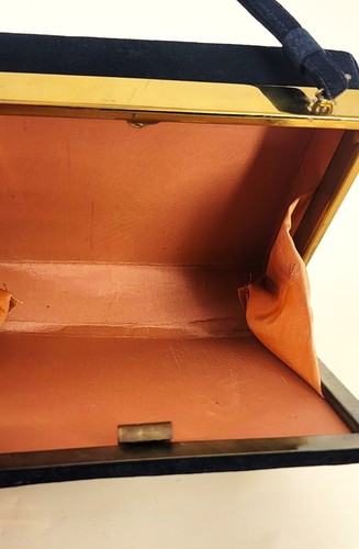 50er Jahre Pillendose eckig schwarz Krepp Top Griff Handtasche Gold Verschluss Öffnung gefüttert - Bild 7 von 7