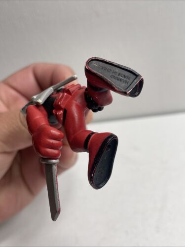2007 Hasbro Marvel Super Hero Squad DEADPOOL Figure with Swords - Picture 5 of 6