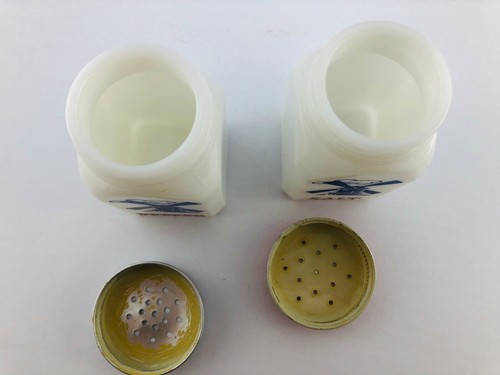 Hazel Atlas Windmill Design Vintage Salt and Pepper Shakers - Picture 7 of 8