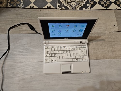 Asus Eee pc 701 Intel Celeron M CPU (600 MHz) 512 Mo RAM 4 Go HDD Linux - Photo 2/22