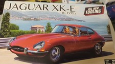 Revell Jaguar XKE 1:25 Model Kit #0556 1998 (...