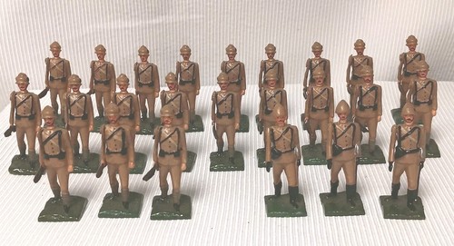 Britains Soldiers Lot Of 24