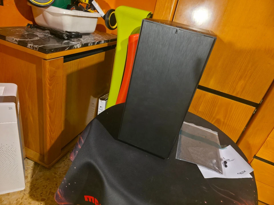 Case Fractal Design Define C Vetro Temprato - Immagine 3 di 4