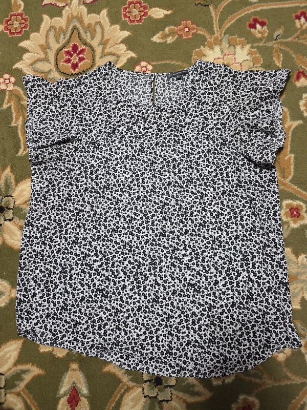 Ladies Sz Medium Small Floral Patterned Lightweight Top LOOK!!