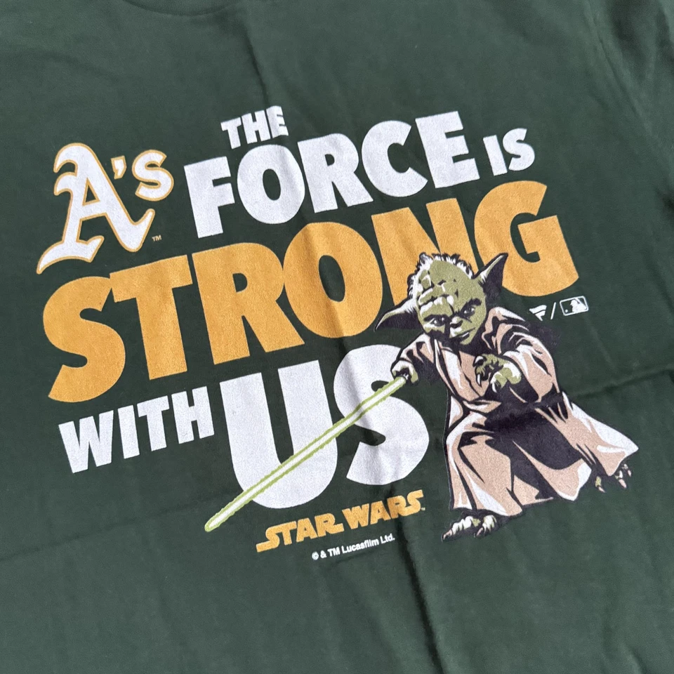 Camisa Atletismo Oakland Para Hombres Pequeña MLB Béisbol Star Wars Yoda Force Camiseta Fuerte Foto 3 de 4
