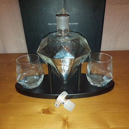 ๐๐ฅDiamond Whiskey Decanter & Glasses, Mahogany Stand. Father's Day Gift! ๐ฅ๐ - Picture 11 of 17