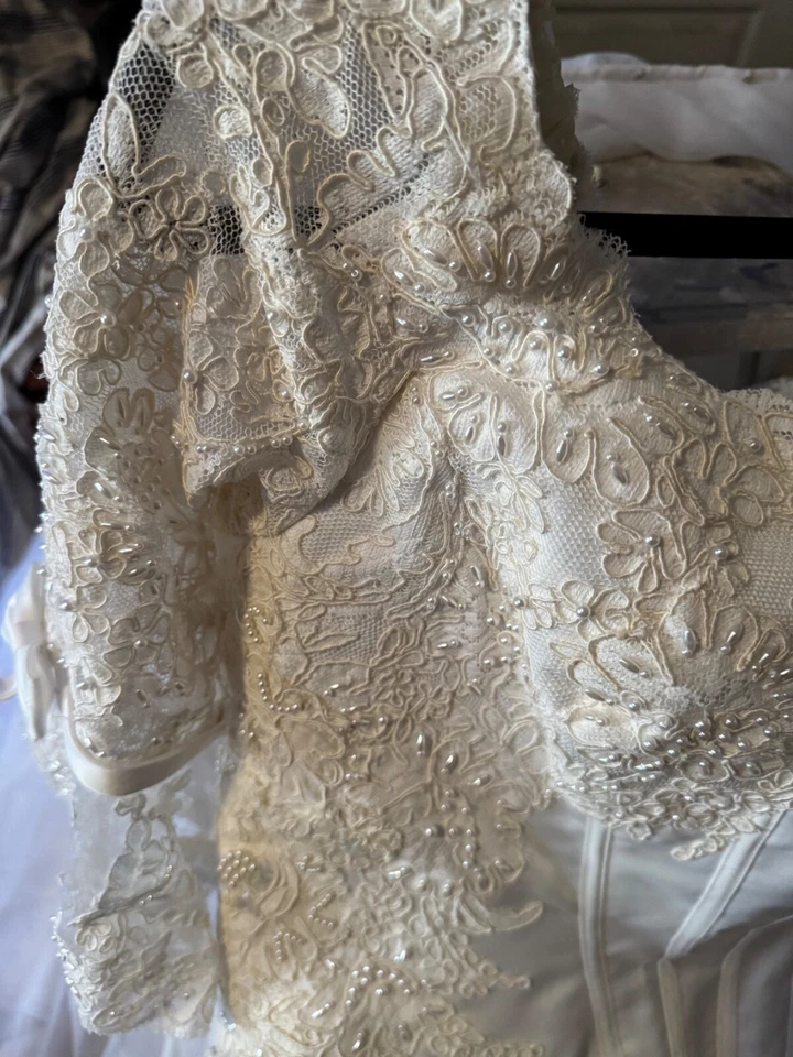 wedding gown - Image 3 of 4