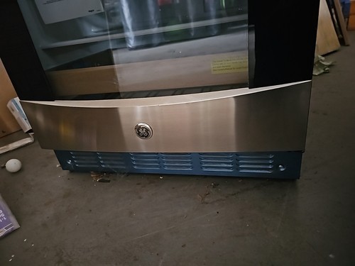 GE Profil Serie Getränkezentrum PCR06BATSS *DISPLAYMODELL* hat einige Kratzer - Bild 3 von 9