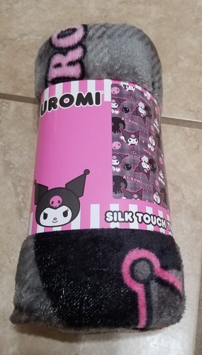 Sanrio Kuromi 40 x 50 Inch Silk Touch Throw Blanket - 第 1/3 張圖片