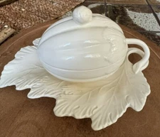 WEDGWOOD ETRURIA CREAMWARE TUREEN MELON Covered Soup Dish, Made In England