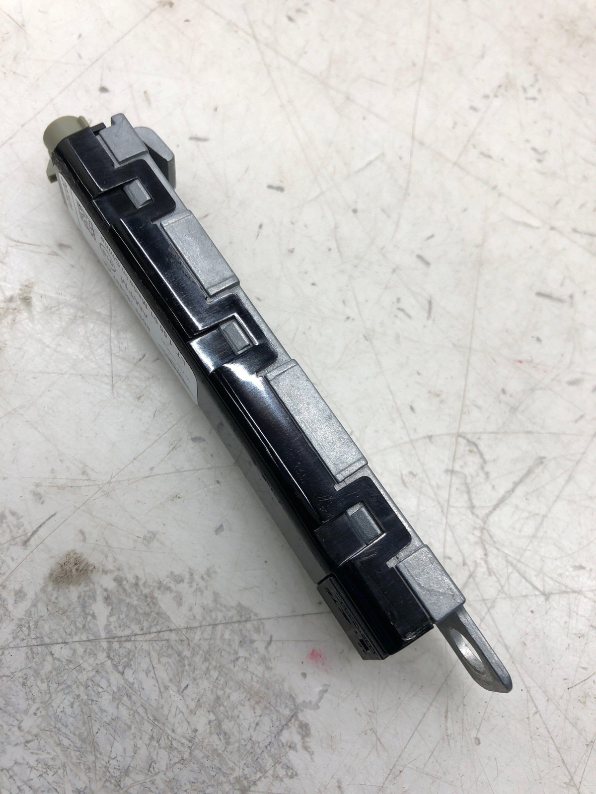 2019-2023 ASTON MARTIN VANTAGE AM/FM ANTENNA AMPLIFIER ED33-18C847-AA OEM