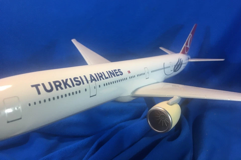 Aereo di linea - Boeing B777-300 ER - Model Scale 1:157 TCJJA - Immagine 4 di 4