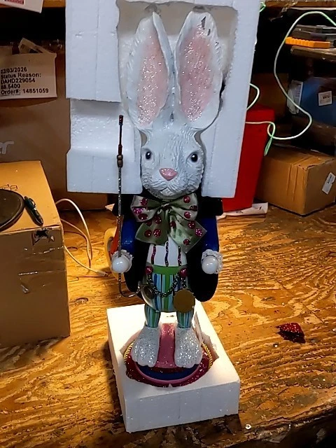 Hollywood Nutcrackers HA0382 18 in. White Rabbit Nutcracker