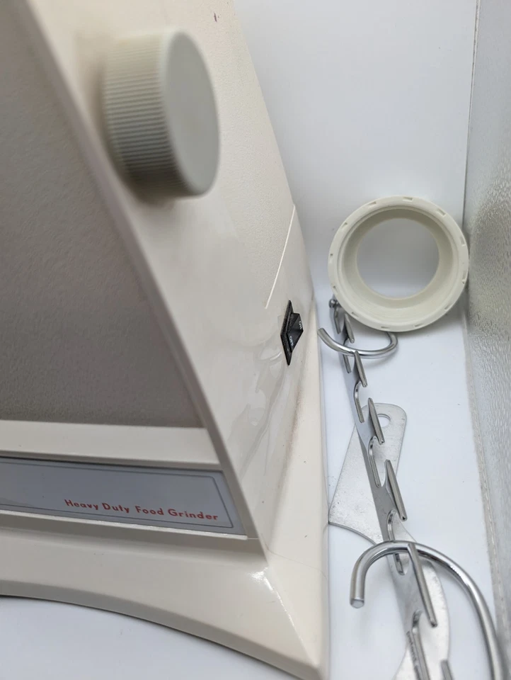 Molinillo de alimentos y salchichas Oster de alta resistencia modelo 4726 limpio probado funcionando Foto 3 de 4