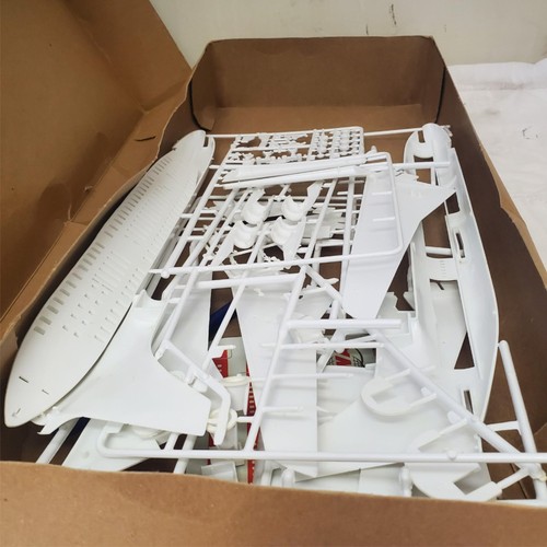 Revell Tristar L-1011 Cutaway Display plane - Picture 7 of 10