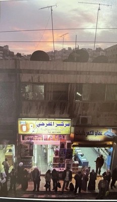 Barbara Lyddiatt Fotodruck nächtlich Amman Jordan Straßenszene Passepartout Kunst
