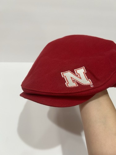 Cappello berretto piatto vintage Adidas University of Nebraska Cornhusker rosso cabbie newsboy - Foto 2 di 9
