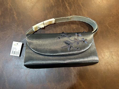 Nuevo con etiquetas Bolso de mano pequeño clutch bordado y cuentas plateado satinado bolso de noche - Imagen 3 de 7