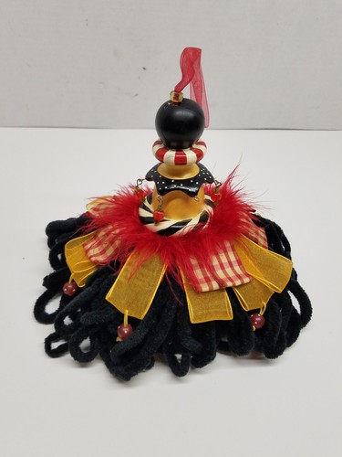 Borla Negra de la Colección Silvestri Kelly Paulk Acabado Amarillo Plumas Rojas - Imagen 1 de 9