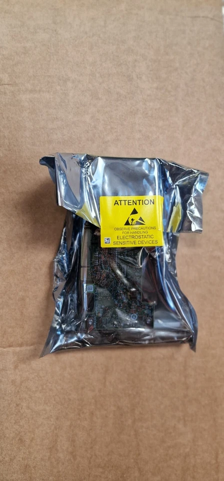 Lenovo ThinkSystem 1610-8P NVMe Switch Adapter 02YE536 - Image 4 of 4