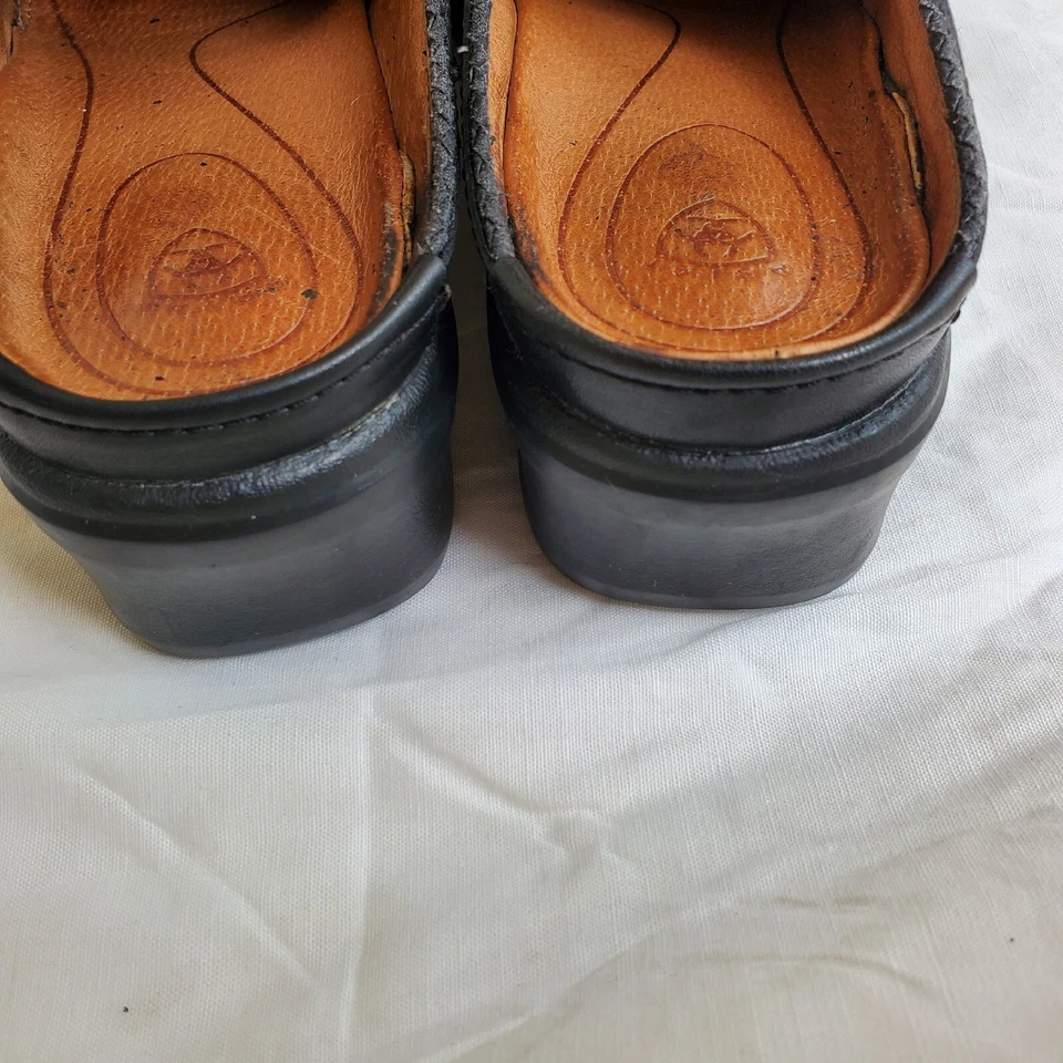 Tamancos femininos ARIAT Mendocino Mule 8,5B borla couro preto 93891 - Imagem 3 de 4