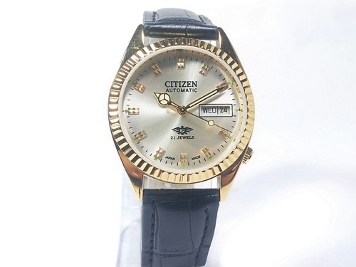 Vintage Citizen Automatic 8200 Movement Date Day Analog Dial Wrist Watch L263