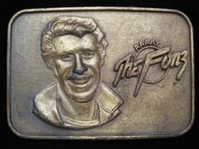 OB19155 VINTAGE 1976  THE FONZ HAPPY DAYS  TELEVISION SHOW BRASSTONE BUCKLE