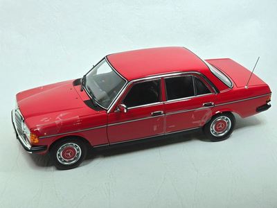 Norev 183821 - Mercedes 190 E (1982) - Argent fumé - L.E. 1:18
