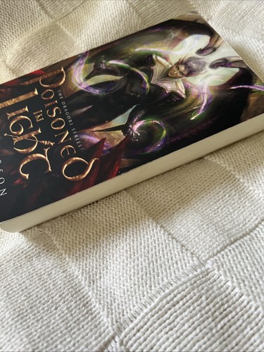 Poisoned in Light Paperback Ben Alderson Fiction, Dragori Series - Imagen 3 de 3