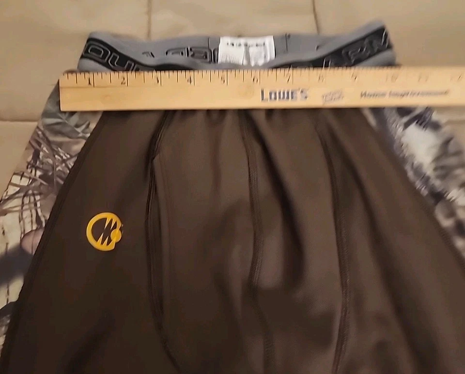 Set of Mens Under Armour Coldgear Realtree AP Camo Shirt+Leggings Small Hunting - Image 4 of 4